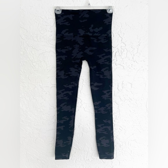 Spanx Camouflage EcoCare Seamless Leggings in Camo Women’s Size Small - Picture 5 of 8